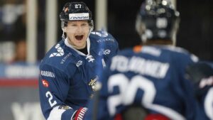 Finske stjärnan stannar i KHL