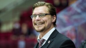 Hade anbud från SHL – nu blir Björn Hellkvist kvar i Hockeyallsvenskan