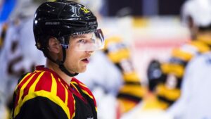 Forwarden återvänder till Hockeyallsvenskan efter en säsong i SHL