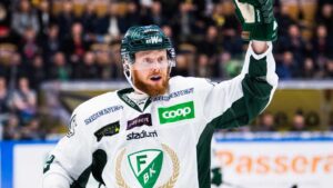 Landslagsmannen stannar i SHL – men lämnar om en månad