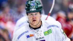 Förre SHL-stjärnan tvingas lämna andra klubben för säsongen