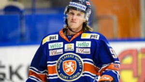 Spelade i division ett förra säsongen – nu kan han bli årets back i SHL