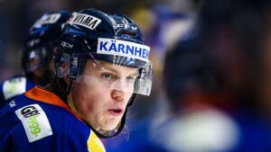 Lånades ut – nu förlänger SHL-backen sitt NHL-kontrakt