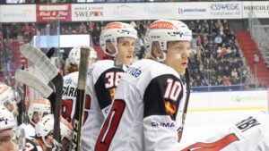 Hockeyettan-backarna stannar i SHL-klubben: ”De har betalat”