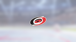 Backen Maxime Lajoie förlänger med Carolina Hurricanes