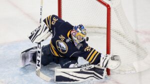 Buffalo Sabres lyfter upp Ullmark i NHL