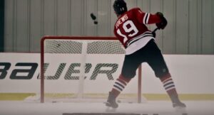 VIDEO: Se Jonathan Toews OTROLIGT LÄCKRA trickskott