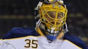 Linus Ullmark uppkallad från AHL – tränar med NHL-klubben