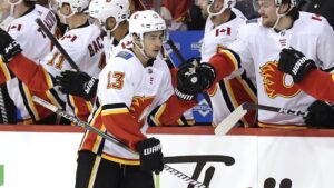 Superstjärnan sköt hattrick när Flames bröt förlustsviten