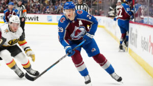 Nathan MacKinnon tangerar Joe Sakics klubbrekord