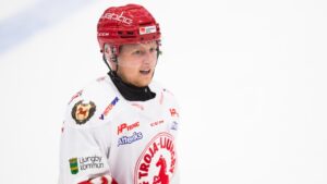 Carl Ehrnberg förlänger kontraktet i Troja-Ljungby