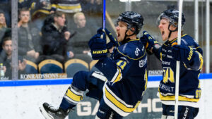 Simon Önerud i målform när HV 71 vann mot Malmö