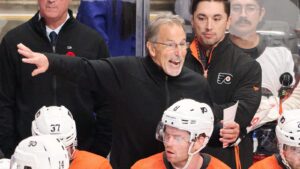 TV: Här får John Tortorella matchstraff – och vägrar lämna båset