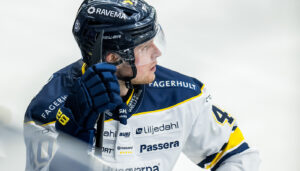 Oskar Stål Lyrenäs saknas inför HV71:s ödesmatch