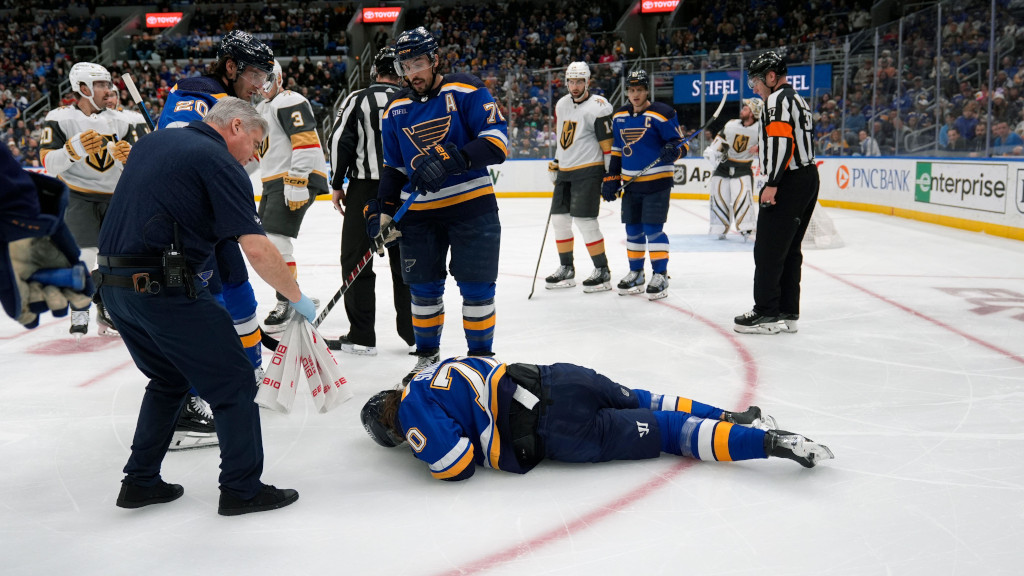 Oskar Sundqvist utgick skadad i natt