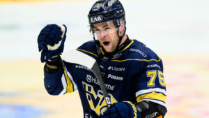 Radan Lenc förlänger med HV71