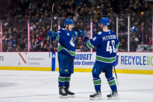 Vancouver vann med 2-1 borta mot Arizona Coyotes