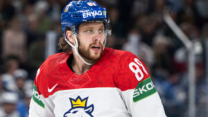 David Pastrnak tackar ja till VM-spel