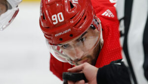 Joe Veleno får tvåårskontrakt i Detroit Red Wings