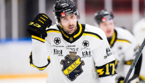 Kristoff Kontos skriver på för Nottingham Panthers