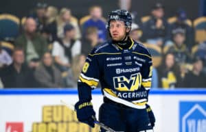 Nyförvärvet utanför laget i SHL-premiären