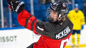 Gavin McKenna sänkte Småkronorna i Hlinka Gretzky Cup