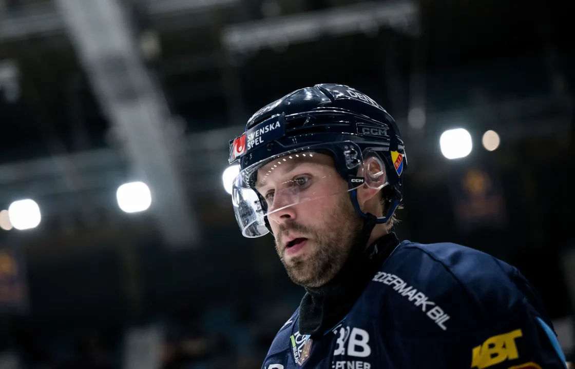 Axelsson stängs av: “Oacceptabla uttalanden”