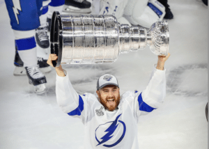 Stanley Cup-vinnaren tackar för sig – efter 14 år i NHL