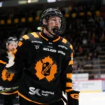 17-åringen får göra debut i SHL