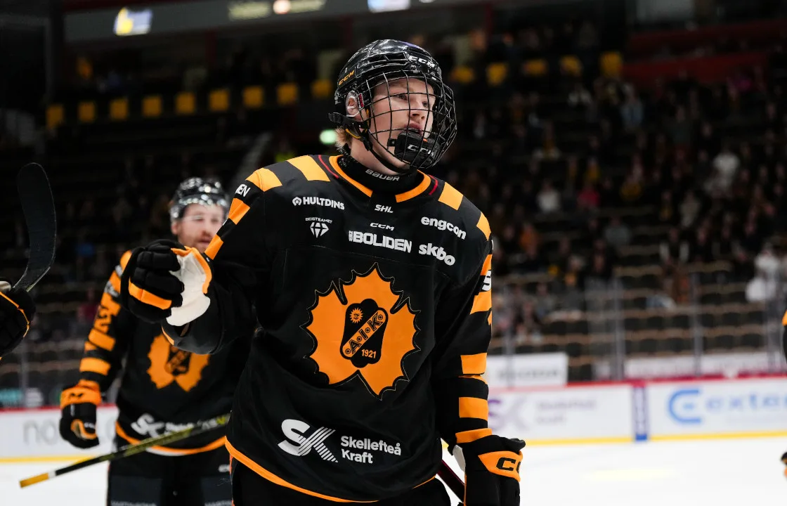 17-åringen får göra debut i SHL