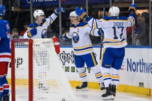 Seger för Buffalo – efter Ryan McLeods hattrick