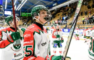 Efter NCAA-ryktet – skriver nytt kontrakt med Frölunda