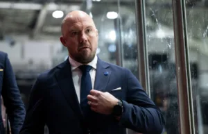 Tränaren stannar: ”En häftig utmaning”