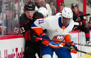 Sågades totalt av tränaren – tar en paus från hockeyn