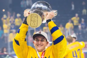 Nobbades till 4 Nations – är nu med i Hallams VM-trupp