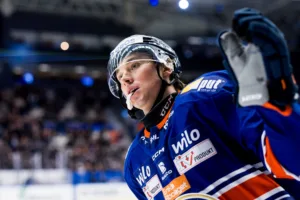 Kallas upp efter succén – JVM-stjärnan går mot NHL-debut