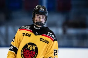 Stoppas från U18-VM – ska spela slutspel med Luleå