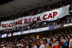 TV: Landeskog gjorde NHL-comeback – se hyllningen