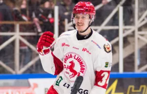 Poängkungen lämnar efter avancemanget
