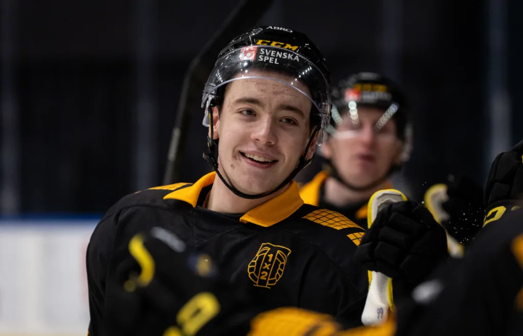Gustav Sjöqvist skriver A-lagskontrakt med AIK.