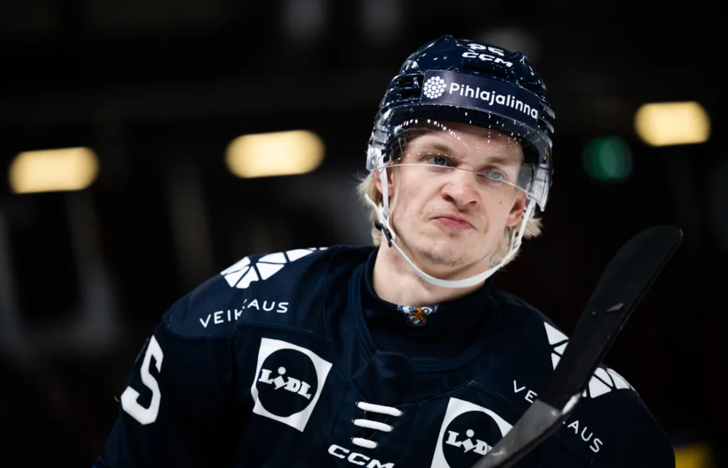 Malmö-forwarden Joona Ikonen får VM-debutera i dag.