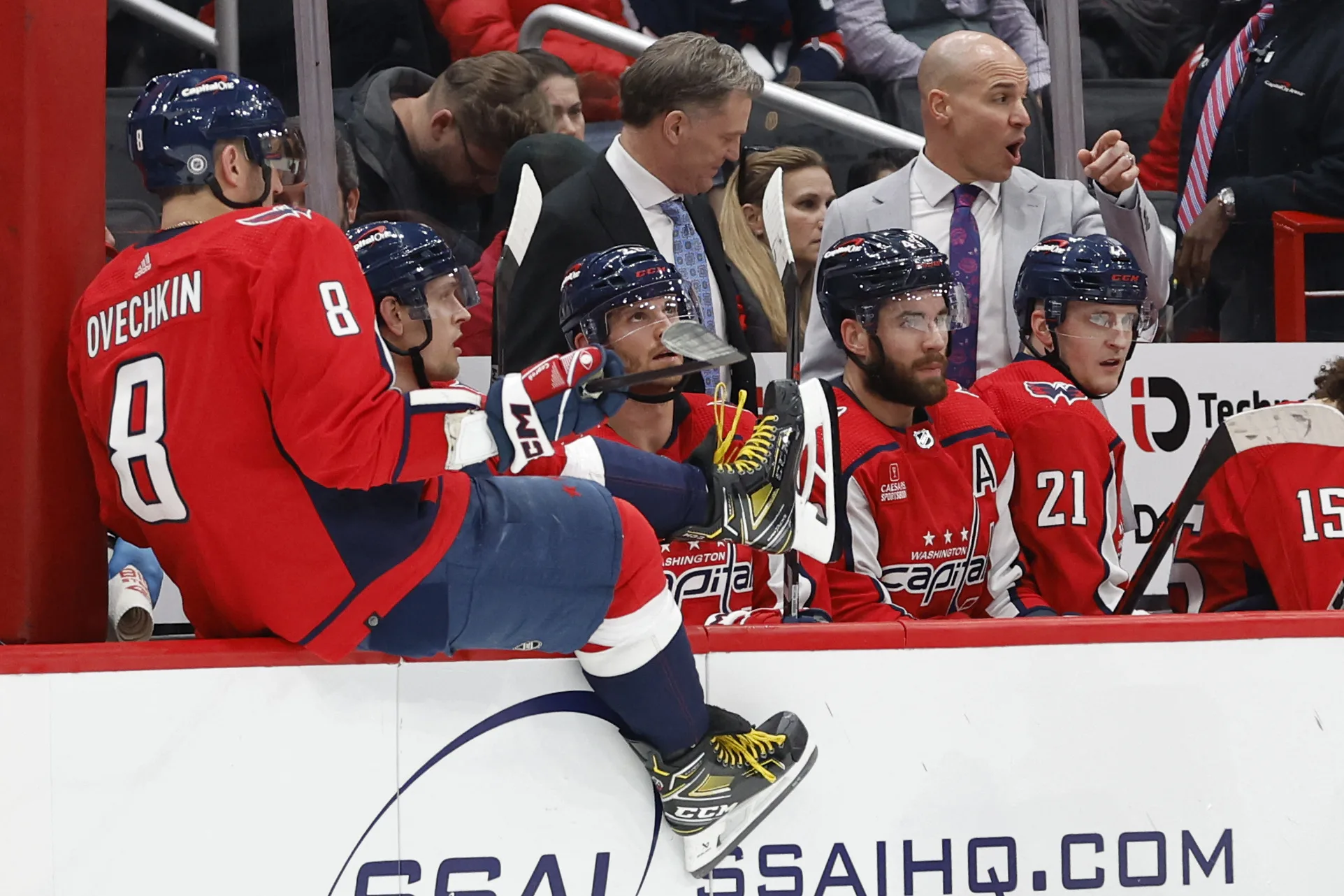Rivalerna letar ny tränare – då kan succéduon lämna Capitals