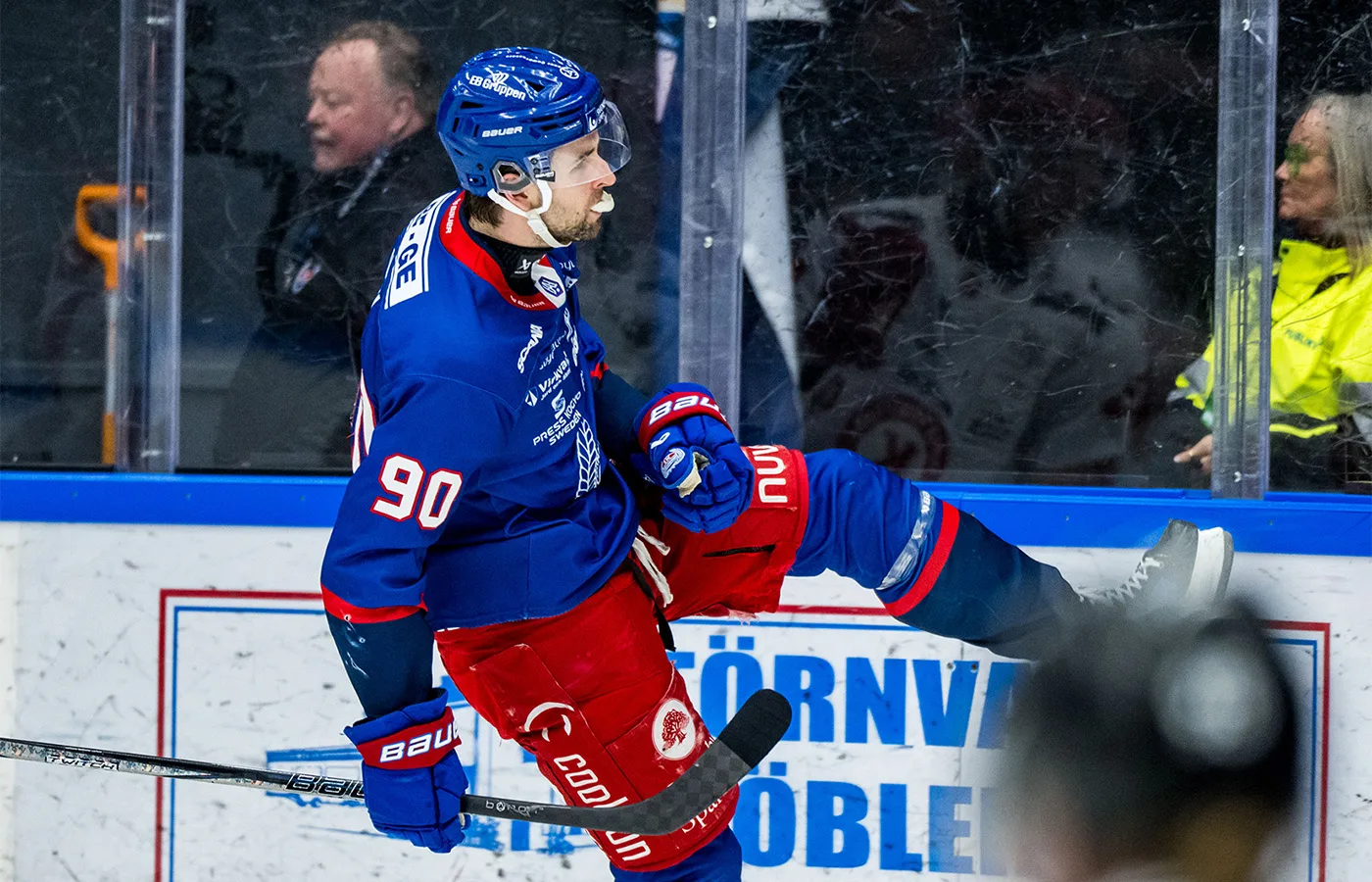 Uppgifter: Poängspelaren klar för rivalen