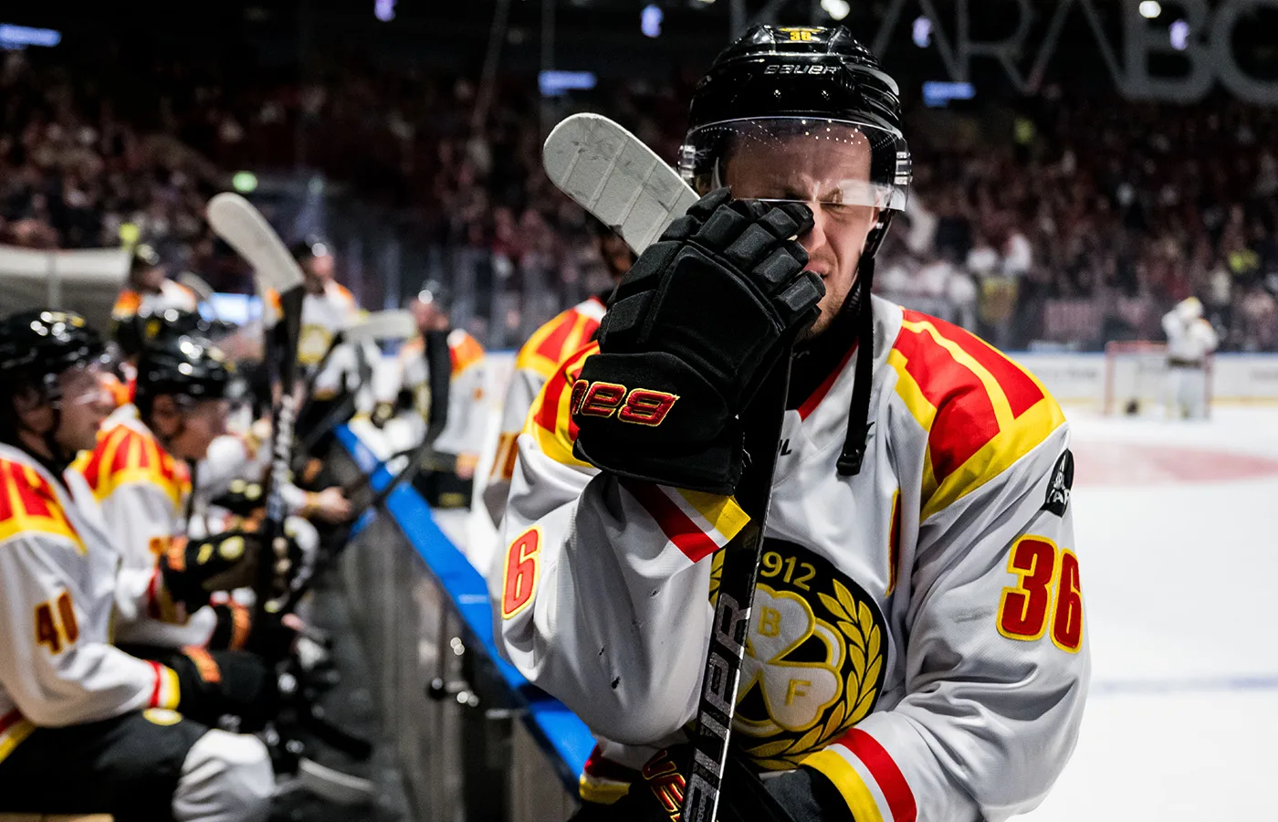 Ger lugnande besked: ”Hoppas det läker bra”