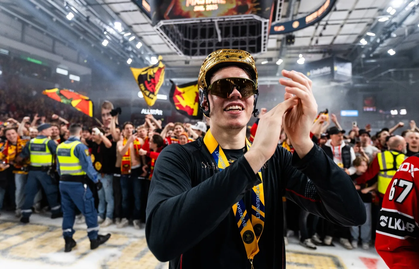 Guldmålvakten jagas av NHL-klubbar: ”Vill stanna”