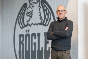 Går minus – men ökar lönebudgeten: ”Planerat arbete”