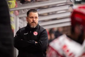 Krislaget sparkar tränaren