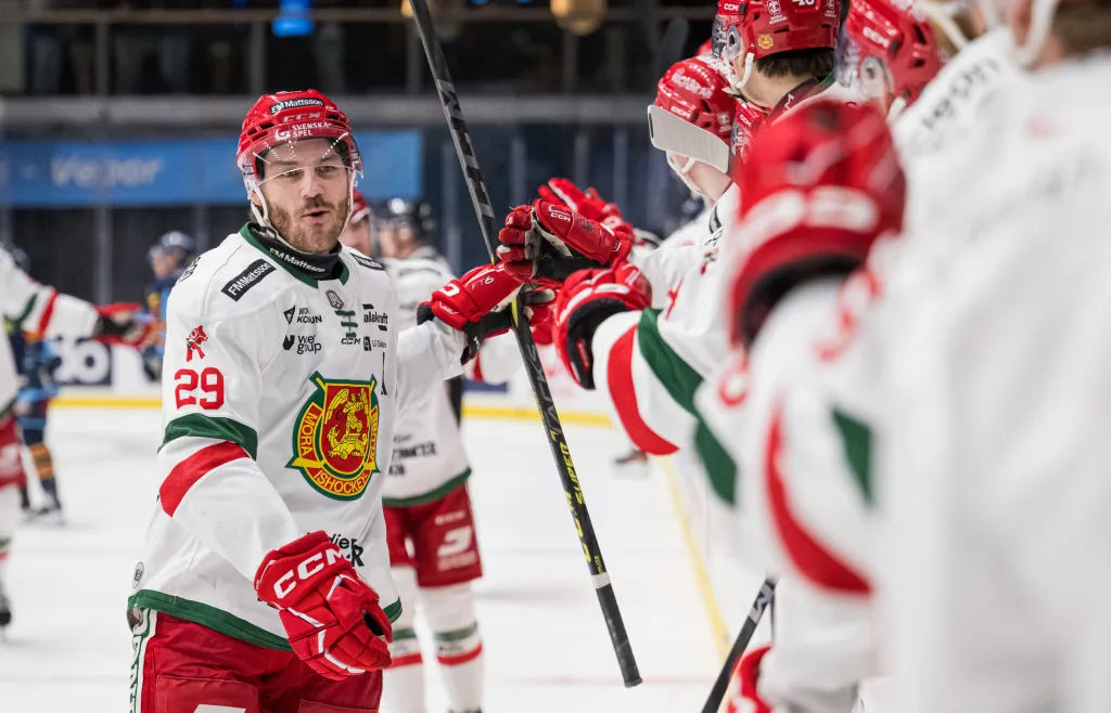 Moras besked – målkungen lämnar