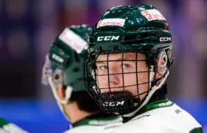 Mikkel Eriksen tvåmålsskytt för Färjestad i segern mot Växjö