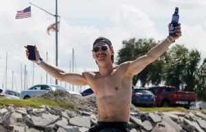 Skriver sexårskontrakt – med 33-åring